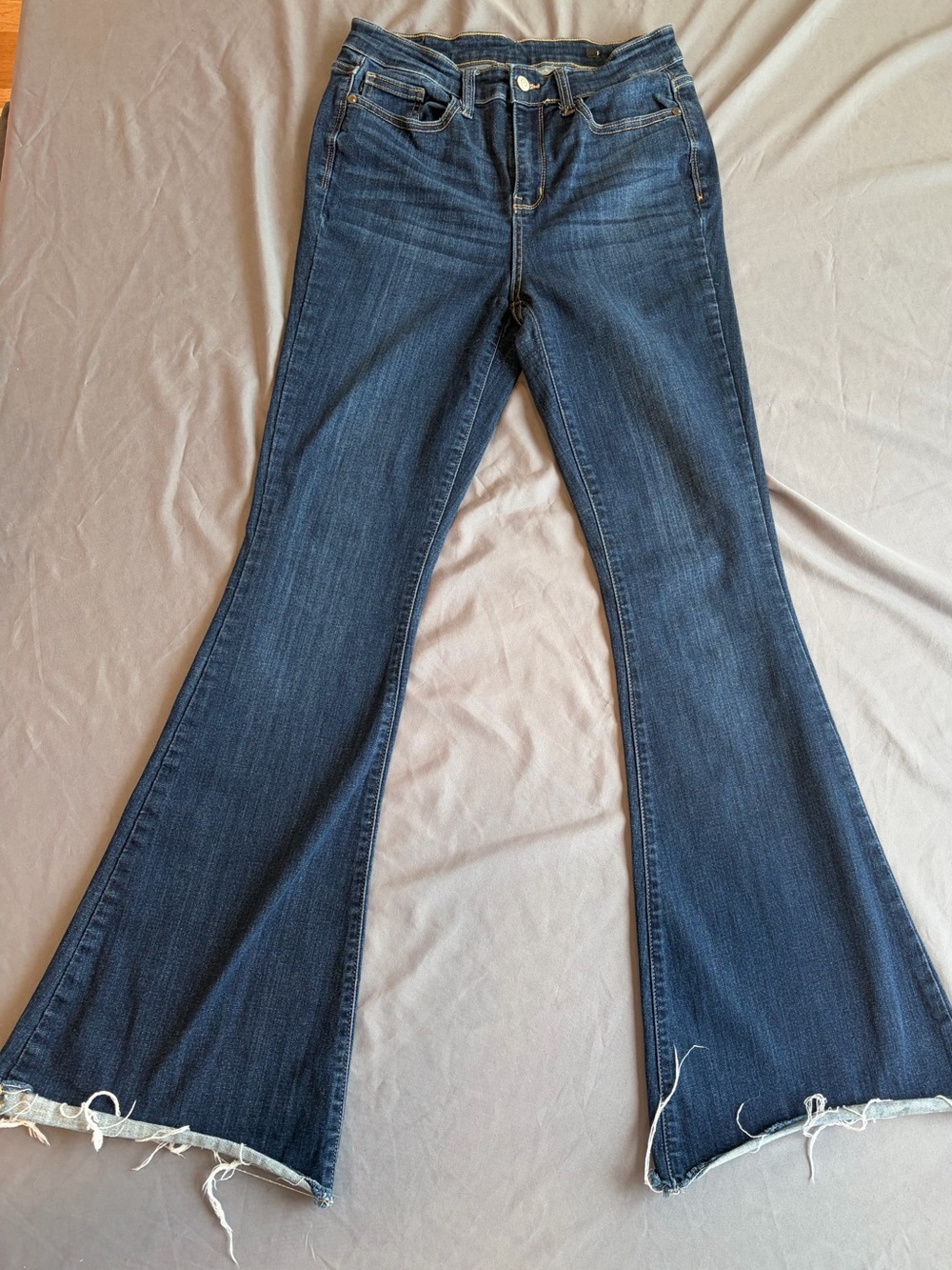 Women’s Judy Blue Stretch Flare Destroyed Hem Jeans 7/28